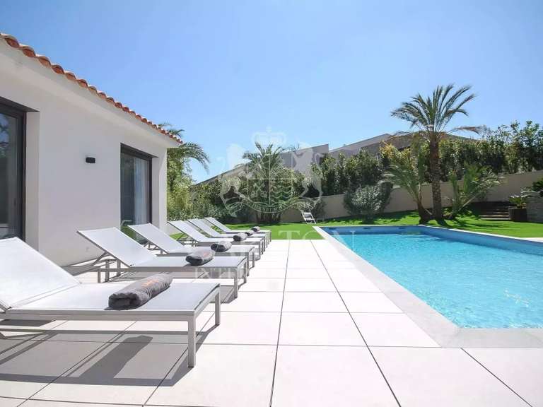 Villa Saint-Tropez - 5 bedrooms - 325m²
