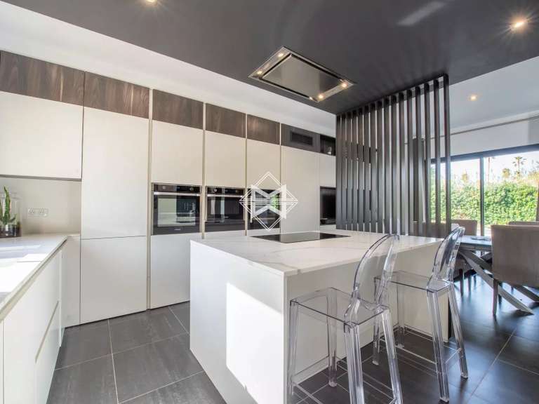 Villa Saint-Tropez - 4 bedrooms - 200m²