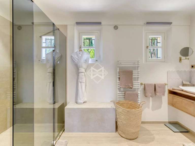 Villa Saint-Tropez - 7 bedrooms - 320m²