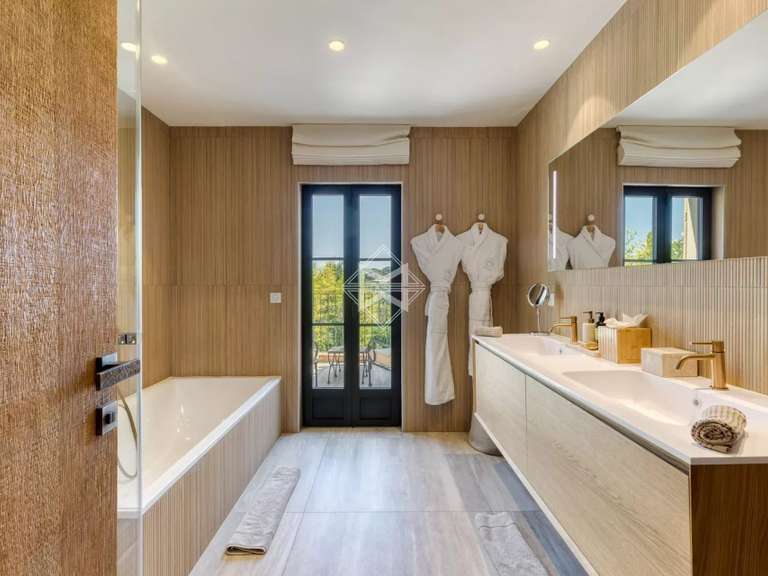 Villa Saint-Tropez - 7 bedrooms - 320m²