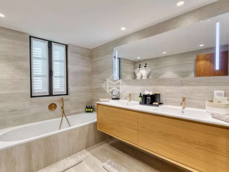 Villa Saint-Tropez - 7 bedrooms - 320m²