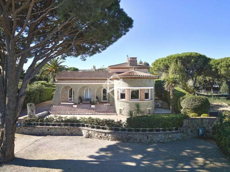 Villa Saint-Tropez - 4 bedrooms - 300m²