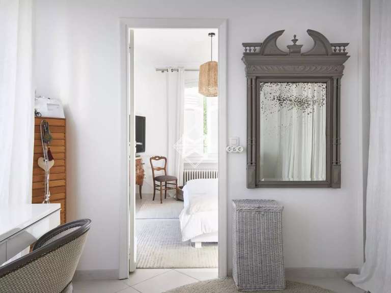 Villa Saint-Tropez - 4 bedrooms - 300m²