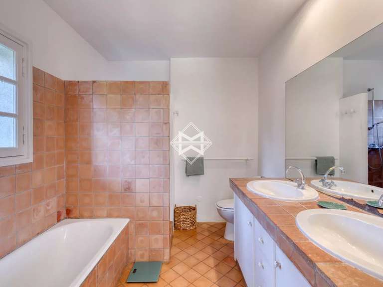 Villa Saint-Tropez - 6 bedrooms - 230m²