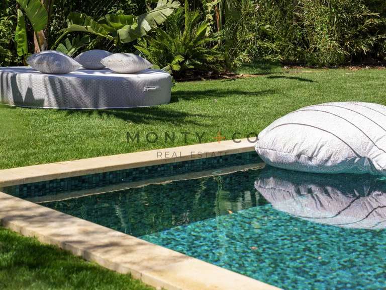 Villa Saint-Tropez - 5 bedrooms - 245m²