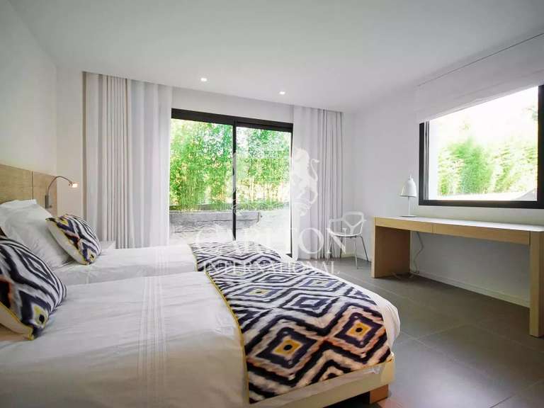 Villa Saint-Tropez - 5 bedrooms - 325m²