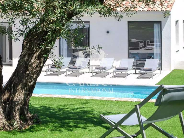Villa Saint-Tropez - 5 bedrooms - 325m²