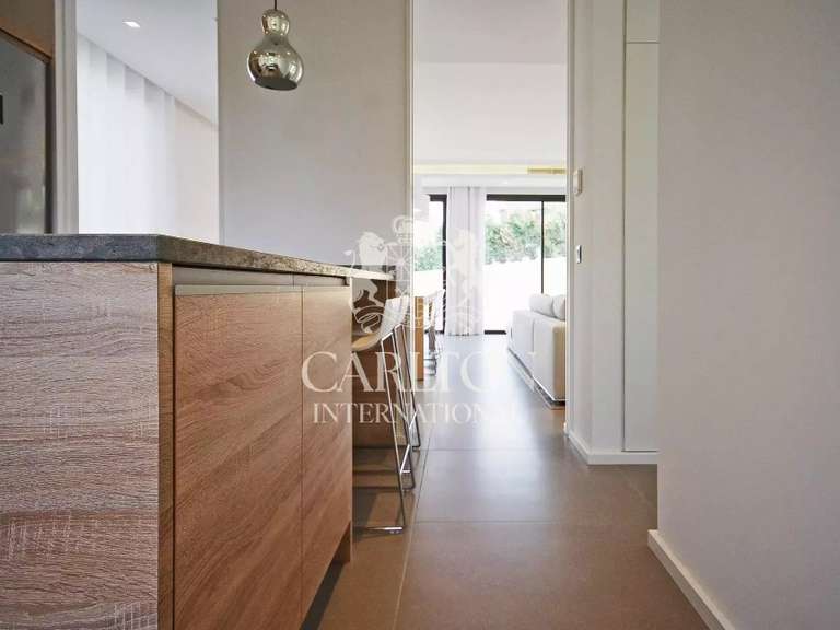 Villa Saint-Tropez - 5 bedrooms - 325m²