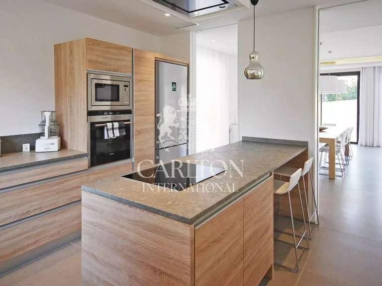 Villa Saint-Tropez - 5 bedrooms - 325m²