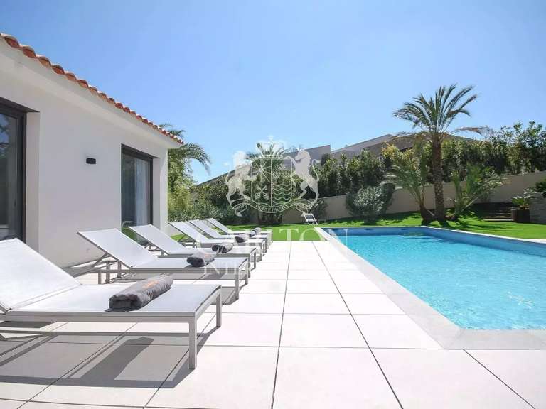 Villa Saint-Tropez - 5 bedrooms - 325m²