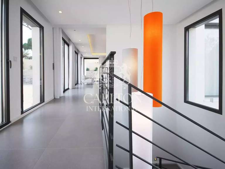 Villa Saint-Tropez - 5 bedrooms - 325m²