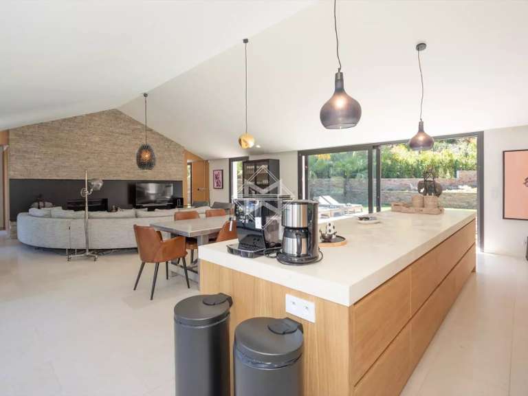 Villa Saint-Tropez - 5 bedrooms - 220m²