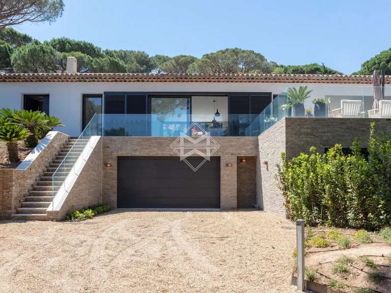 Villa Saint-Tropez - 5 bedrooms - 220m²