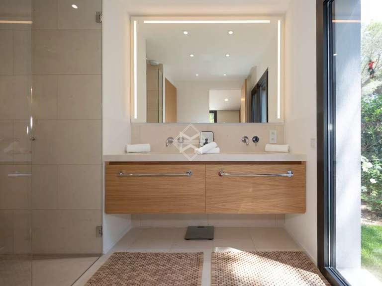 Villa Saint-Tropez - 5 bedrooms - 220m²