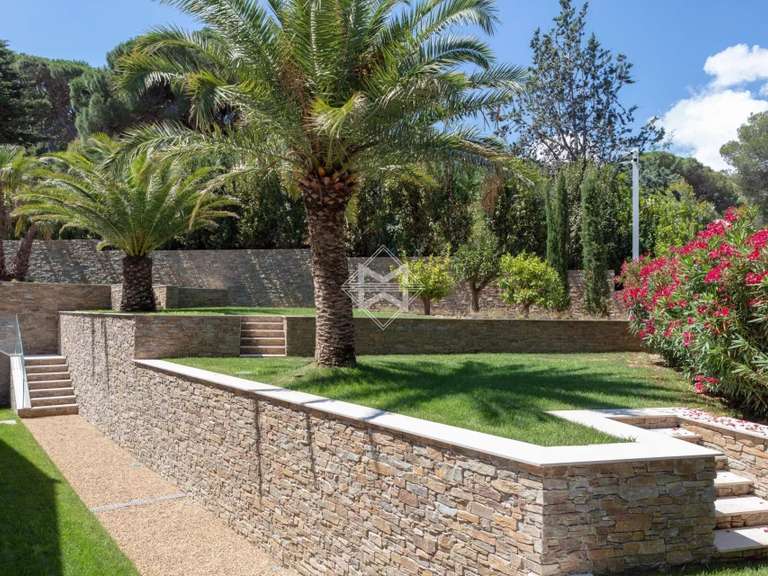 Villa Saint-Tropez - 5 bedrooms - 220m²