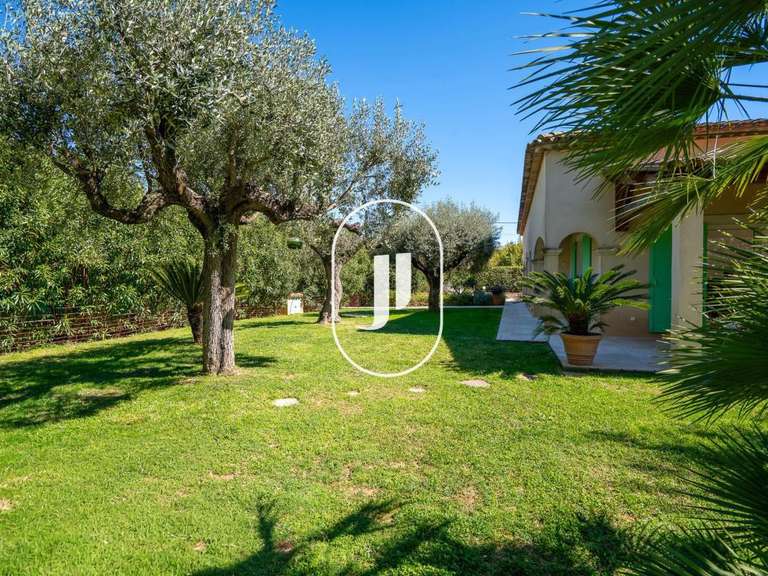 Villa Saint-Tropez - 6 bedrooms - 235m²