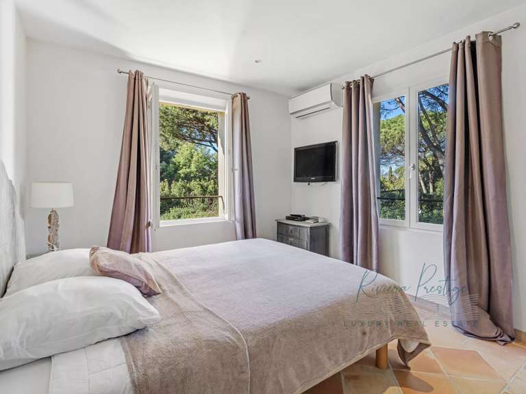 Villa Saint-Tropez - 4 bedrooms - 300m²