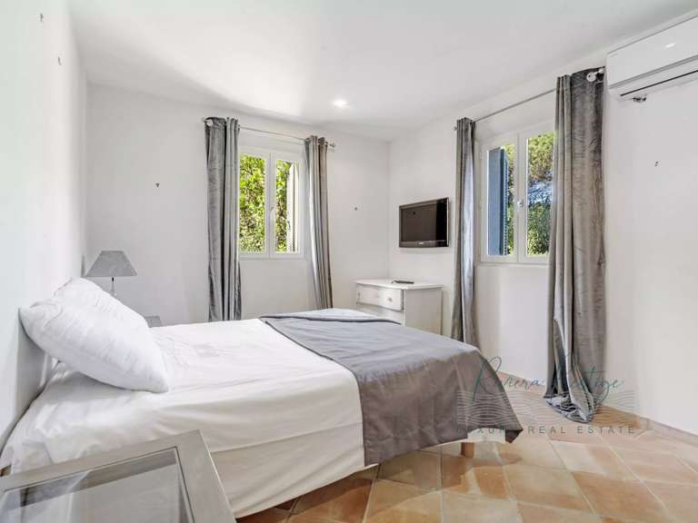 Villa Saint-Tropez - 4 bedrooms - 300m²
