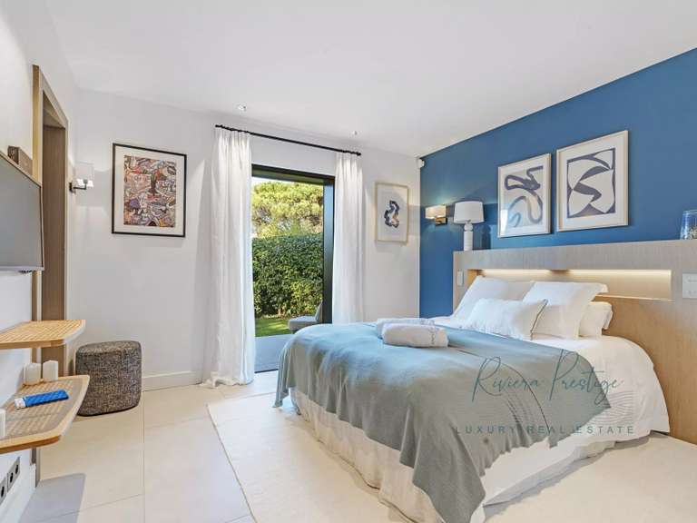Villa Saint-Tropez - 5 bedrooms - 330m²