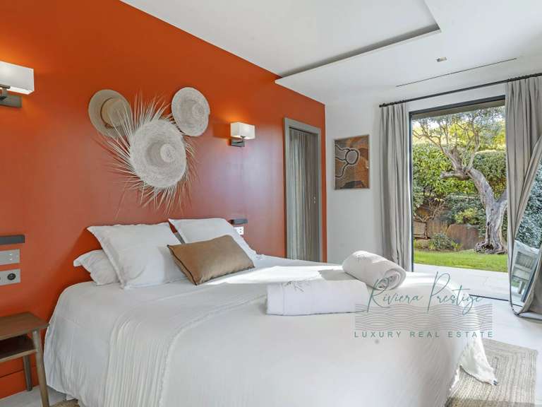 Villa Saint-Tropez - 5 bedrooms - 330m²