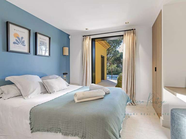 Villa Saint-Tropez - 5 bedrooms - 330m²