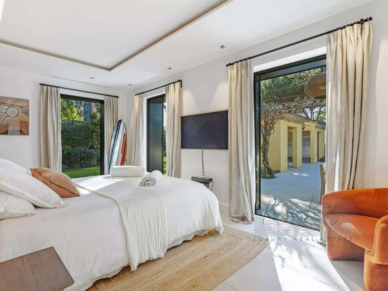 Villa Saint-Tropez - 5 bedrooms - 330m²