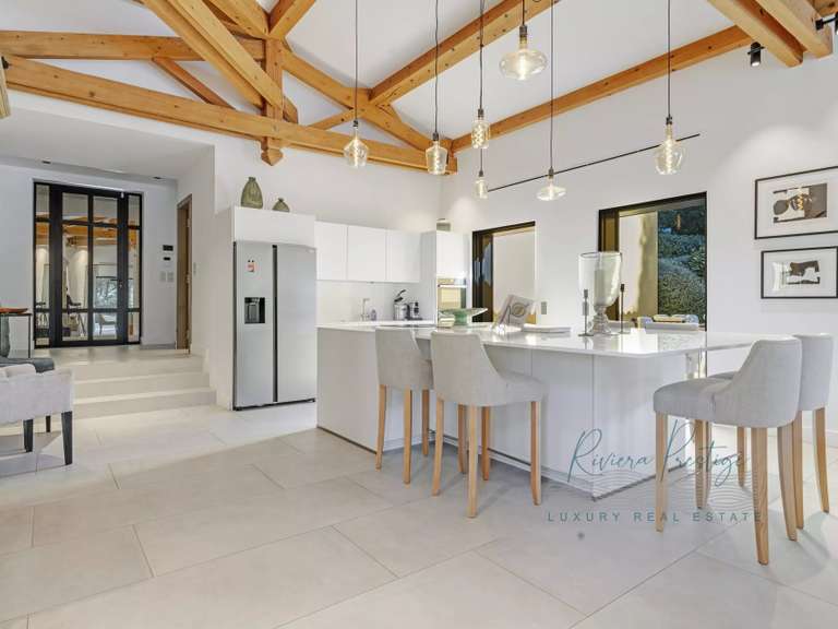 Villa Saint-Tropez - 5 bedrooms - 330m²