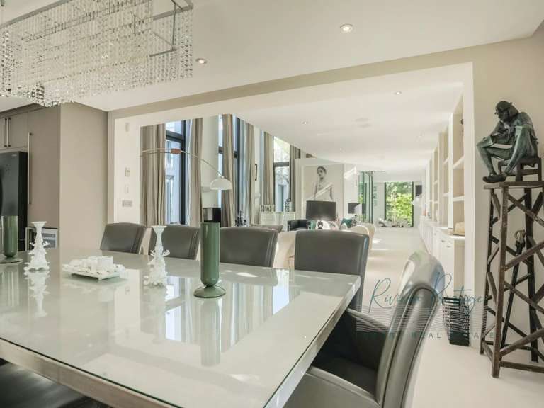 Villa Saint-Tropez - 5 bedrooms - 386m²