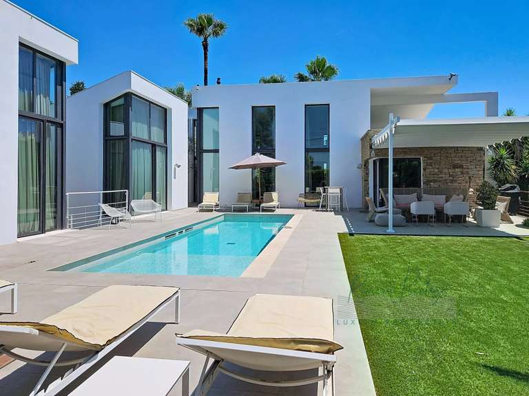 Villa Saint-Tropez - 5 bedrooms - 386m²