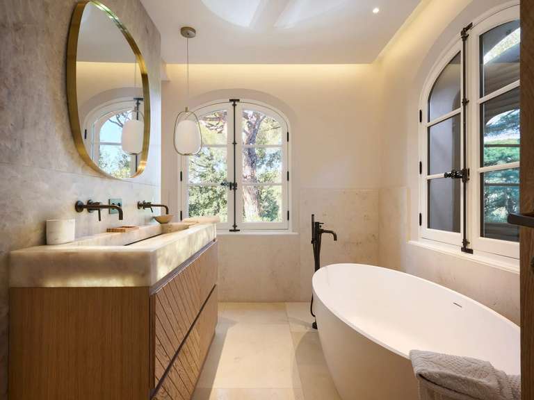 Villa Saint-Tropez - 5 bedrooms - 285m²