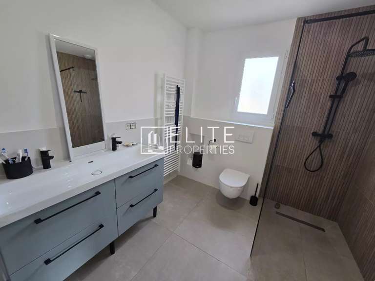 House Saint-Vallier-de-Thiey - 5 bedrooms - 133m²