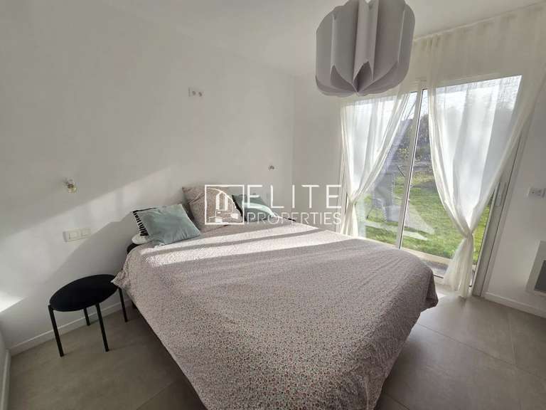 House Saint-Vallier-de-Thiey - 5 bedrooms - 133m²