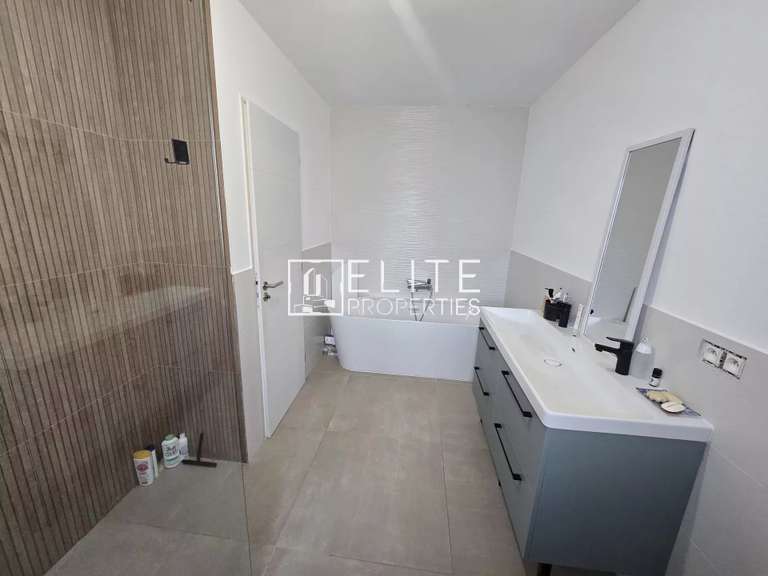 House Saint-Vallier-de-Thiey - 5 bedrooms - 133m²