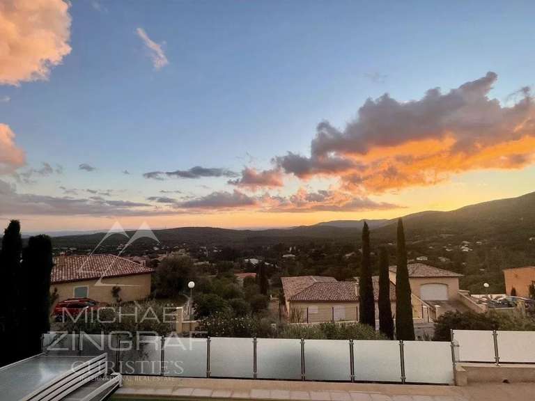 Maison Saint-Vallier-de-Thiey - 273m²