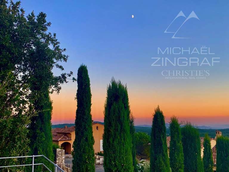 Maison Saint-Vallier-de-Thiey - 273m²