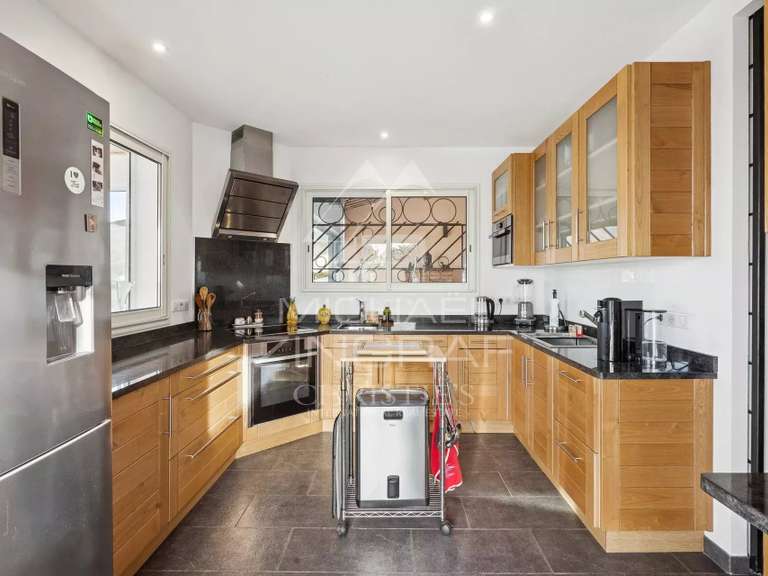 Maison Saint-Vallier-de-Thiey - 273m²