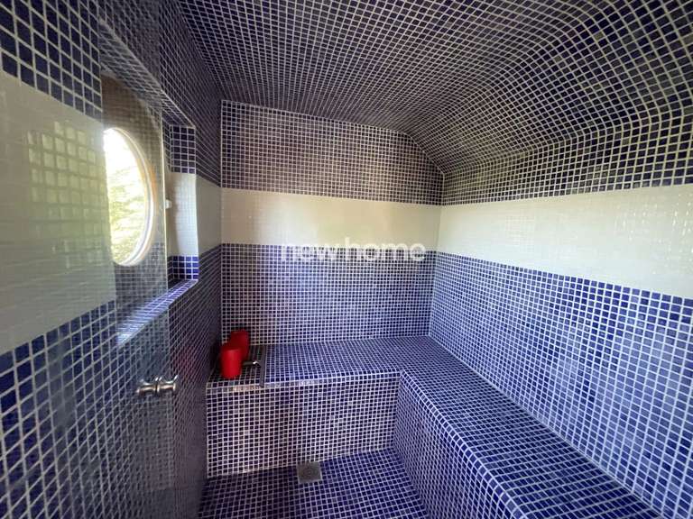 Maison Saint-Vallier-de-Thiey - 4 chambres - 274m²