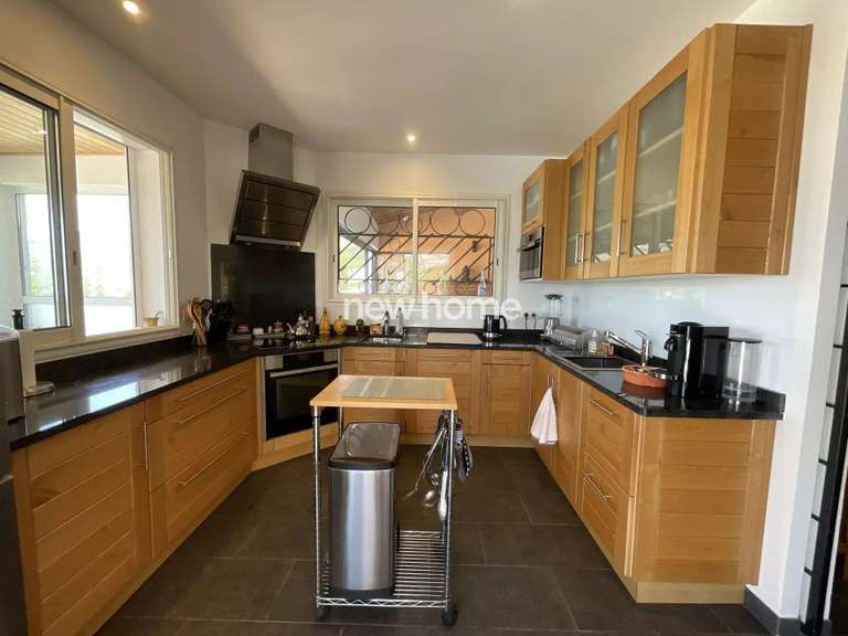 Maison Saint-Vallier-de-Thiey - 4 chambres - 274m²