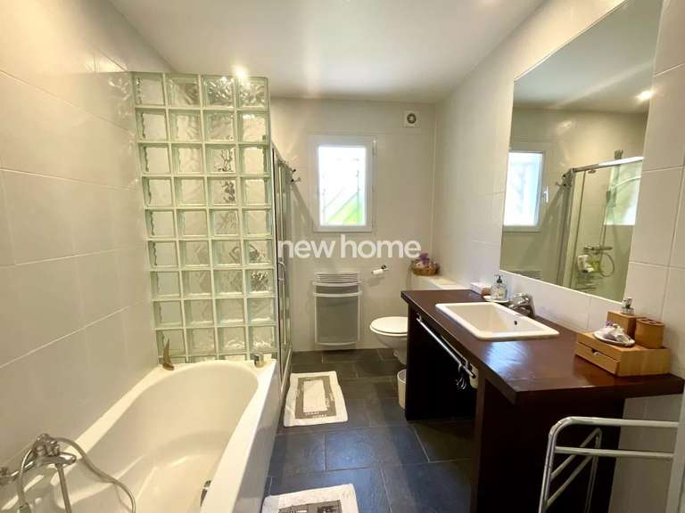 Maison Saint-Vallier-de-Thiey - 4 chambres - 274m²