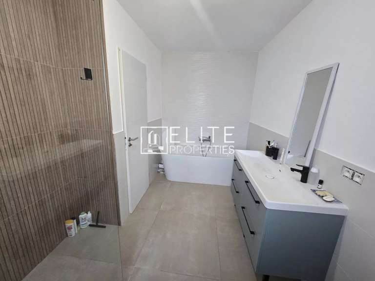 Maison Saint-Vallier-de-Thiey - 5 chambres - 133m²