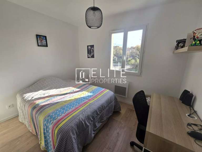 Maison Saint-Vallier-de-Thiey - 5 chambres - 133m²