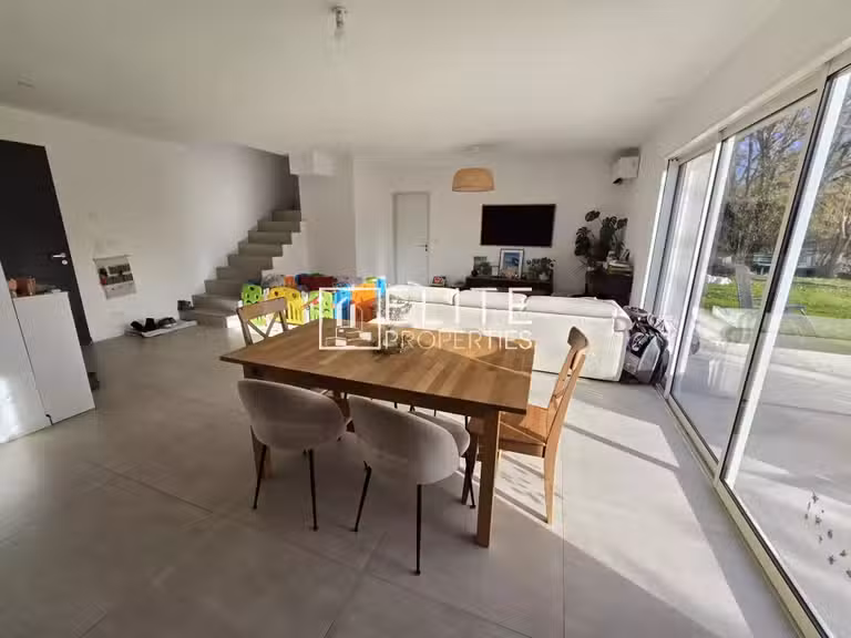 Maison Saint-Vallier-de-Thiey - 5 chambres - 133m²