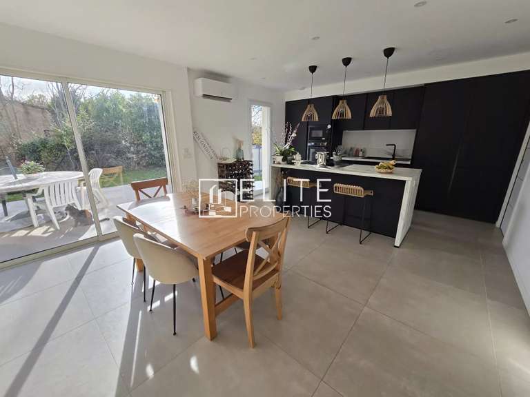 Maison Saint-Vallier-de-Thiey - 5 chambres - 133m²