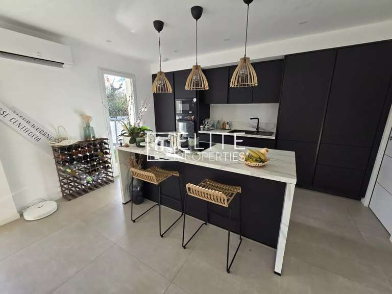 Maison Saint-Vallier-de-Thiey - 5 chambres - 133m²