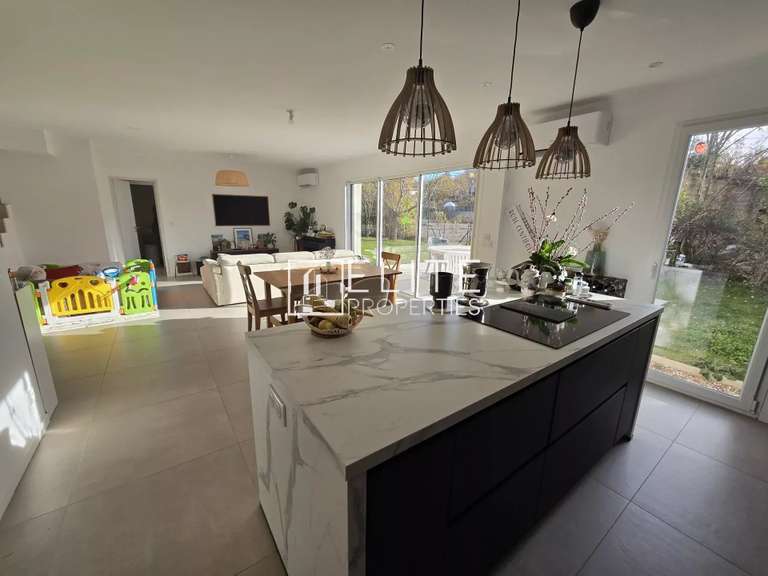 Maison Saint-Vallier-de-Thiey - 5 chambres - 133m²