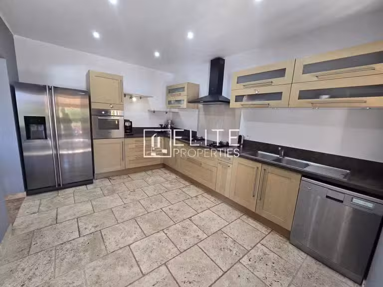 Maison Saint-Vallier-de-Thiey - 4 chambres - 160m²
