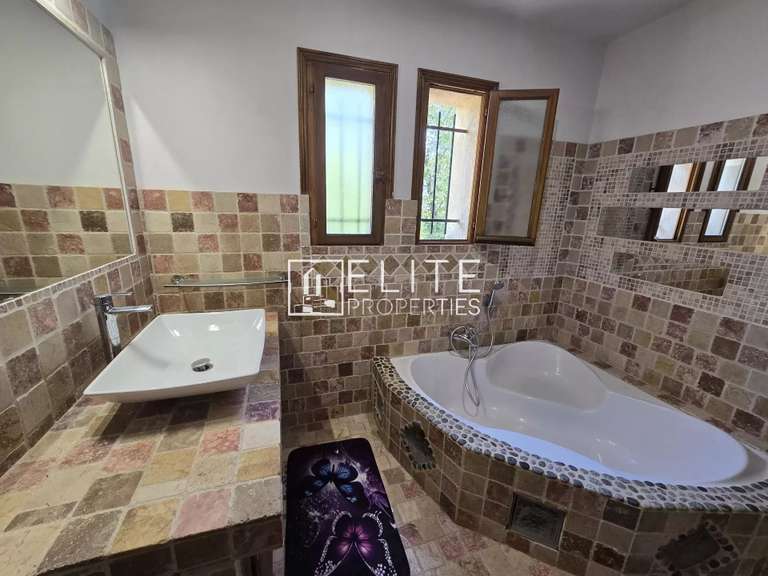 Maison Saint-Vallier-de-Thiey - 4 chambres - 160m²