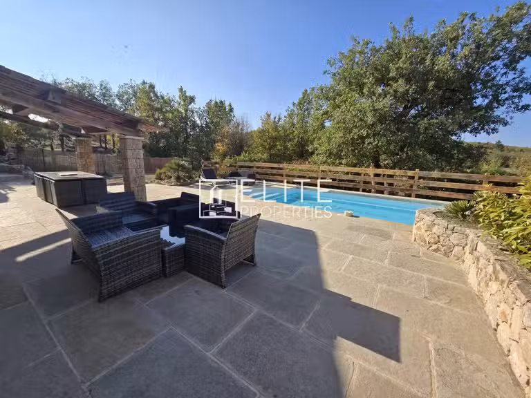 Maison Saint-Vallier-de-Thiey - 4 chambres - 160m²