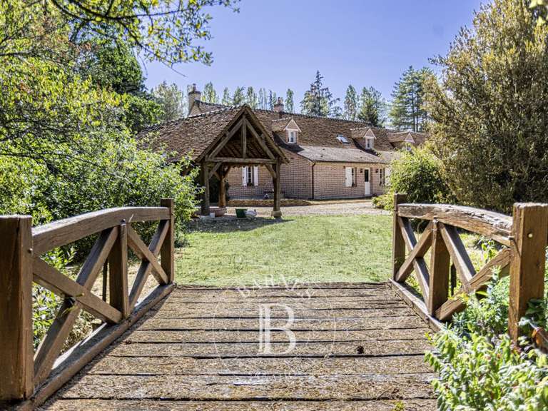 Propriété Saint-Viâtre - 9 chambres - 452m²
