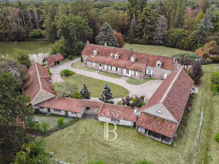 Propriété Saint-Viâtre - 9 chambres - 452m²